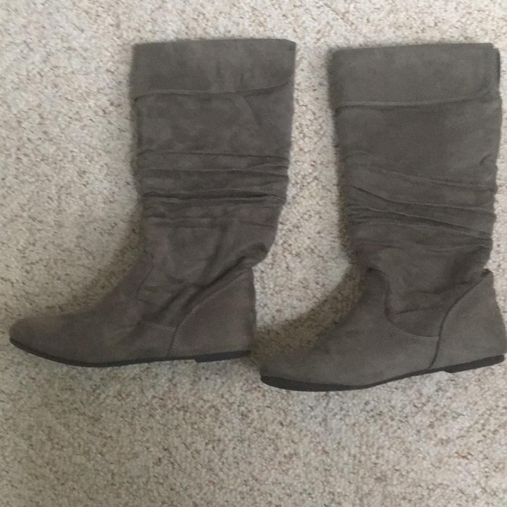 Candie’s grey suede boot. Size 7